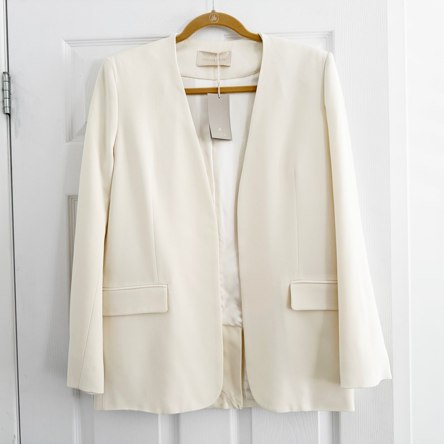 Vanessa Bruno "Acia" Ivory Crepe Collarless Blazer, size 36 (size 2)