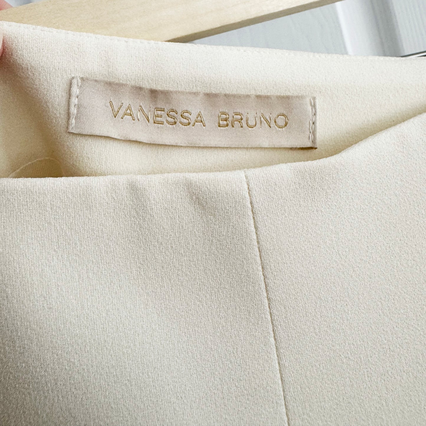 Vanessa Bruno Ivory Crepe Shorts, size 36 (fits 0/2)