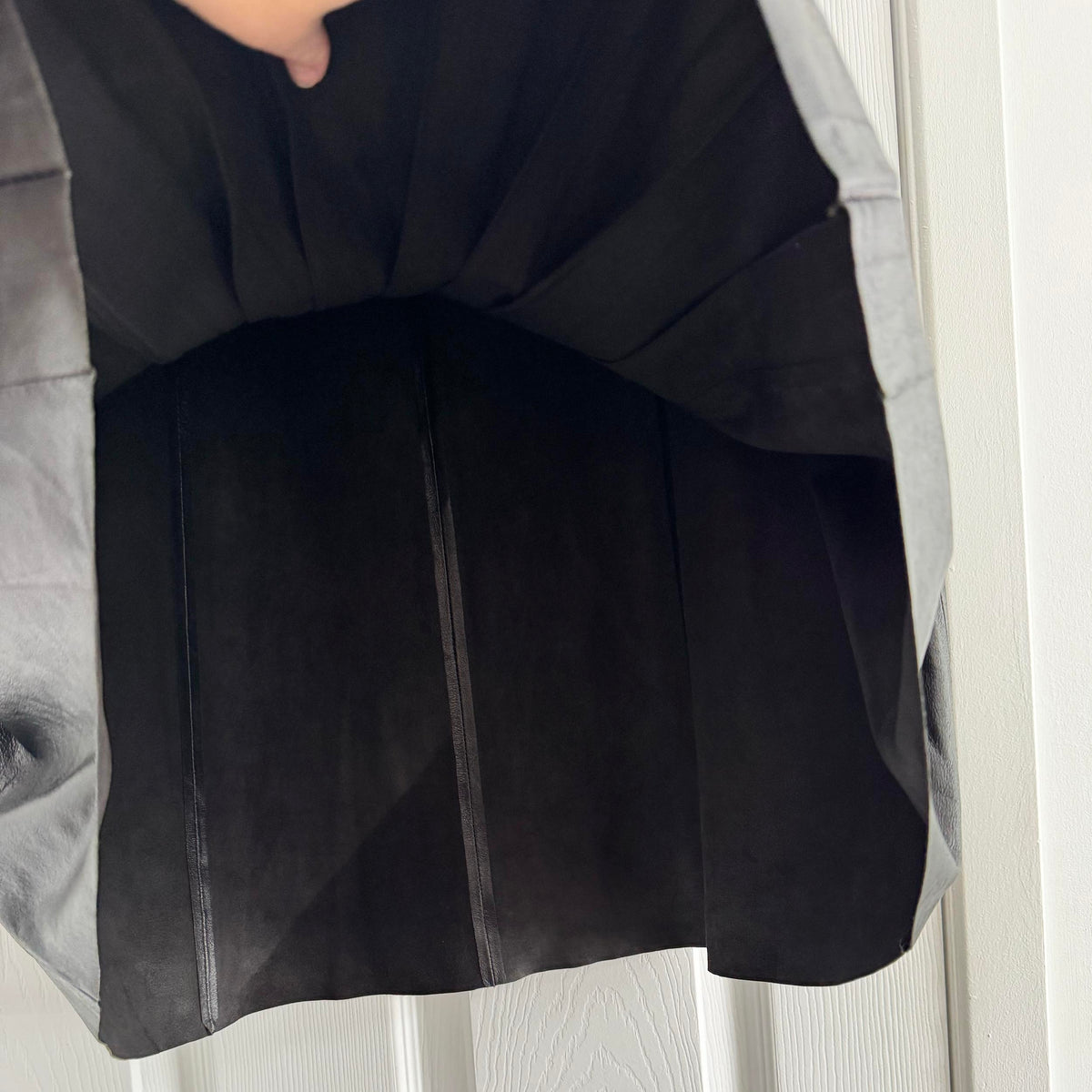 Vince Pleated Front Leather Skirt in Black, size 8
