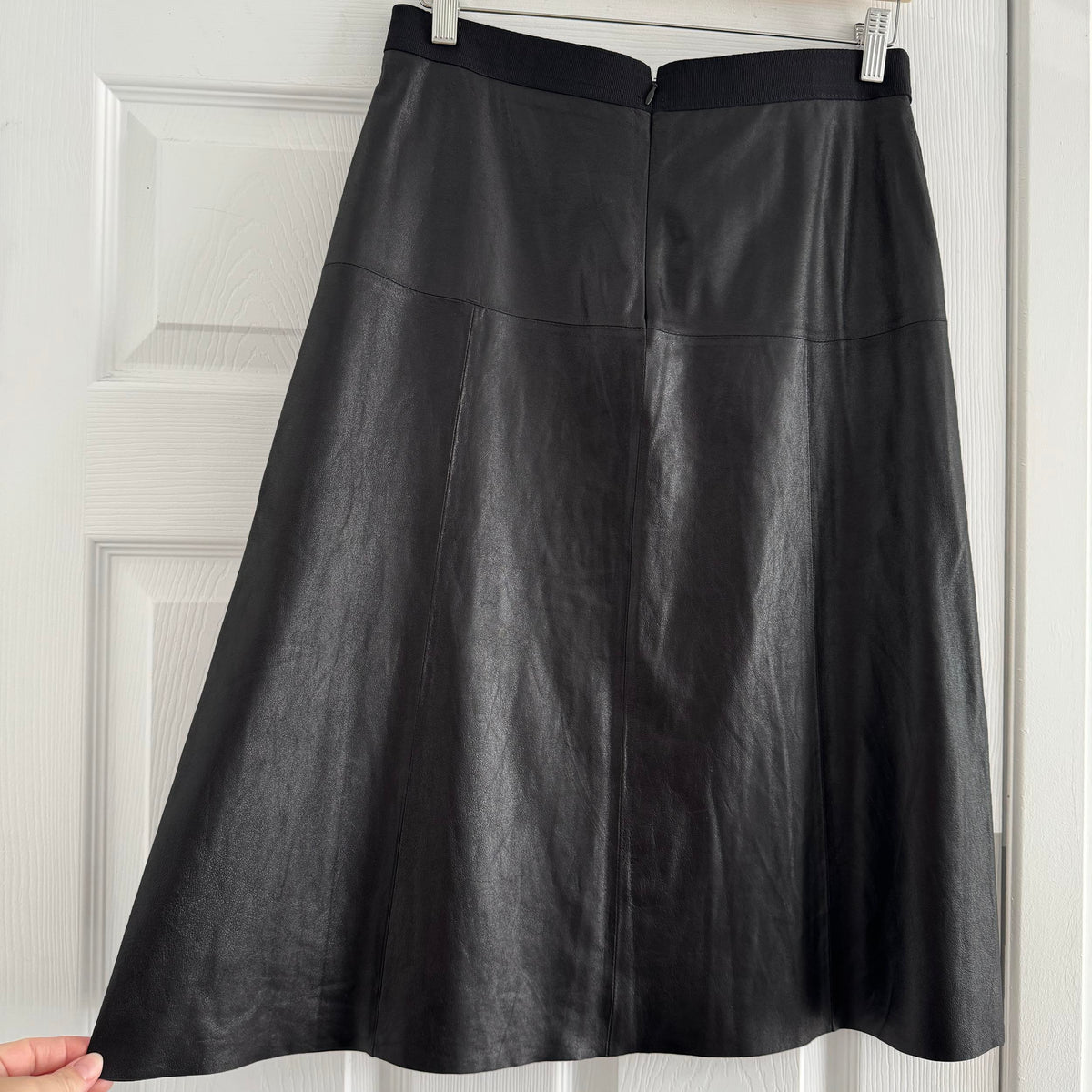Vince Pleated Front Leather Skirt in Black, size 8