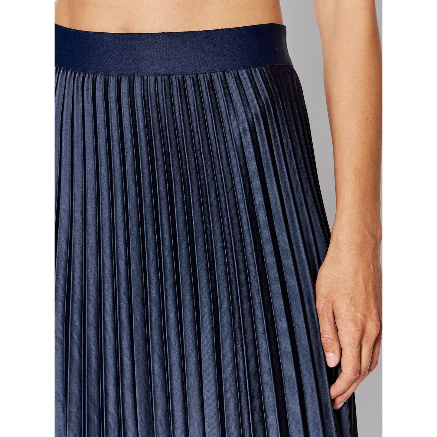 Weekend Max Mara "Gavino" Navy Pleated Skirt, size 8