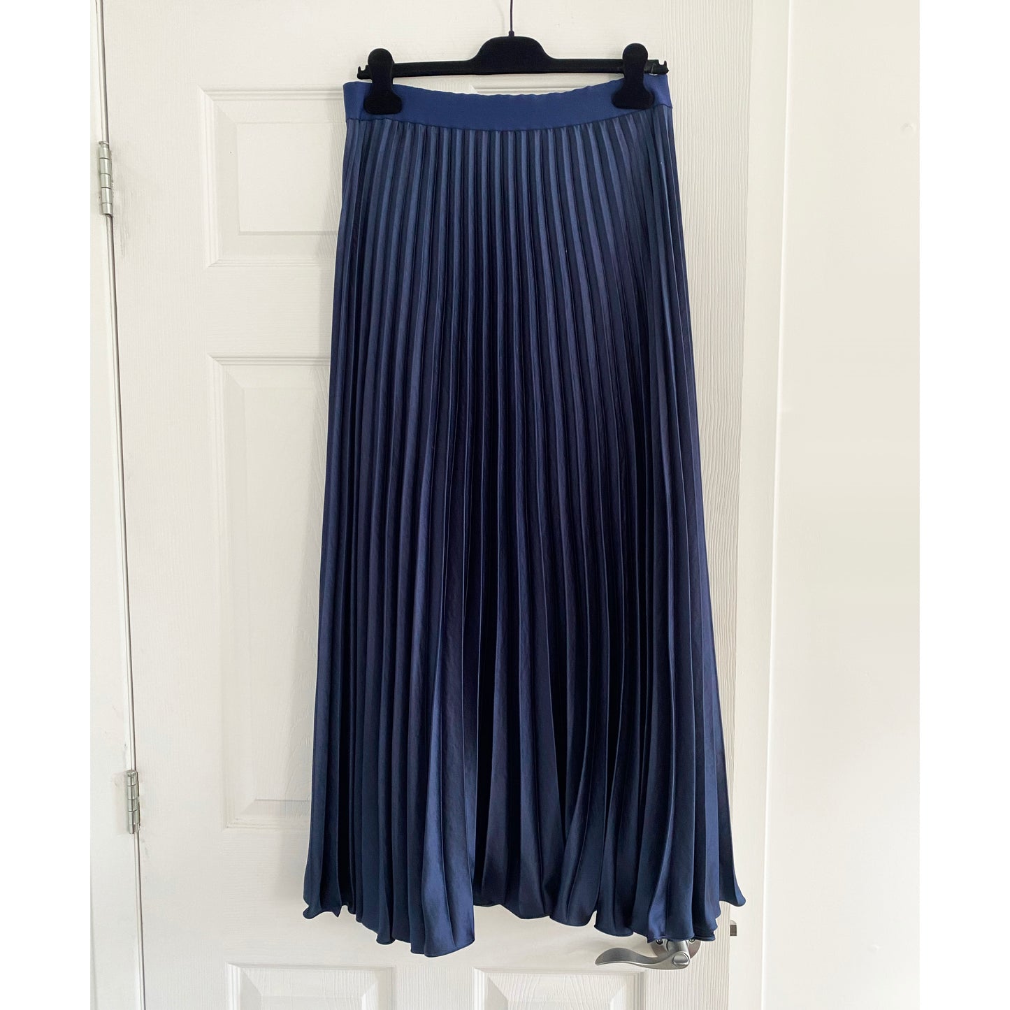 Weekend Max Mara "Gavino" Navy Pleated Skirt, size 8