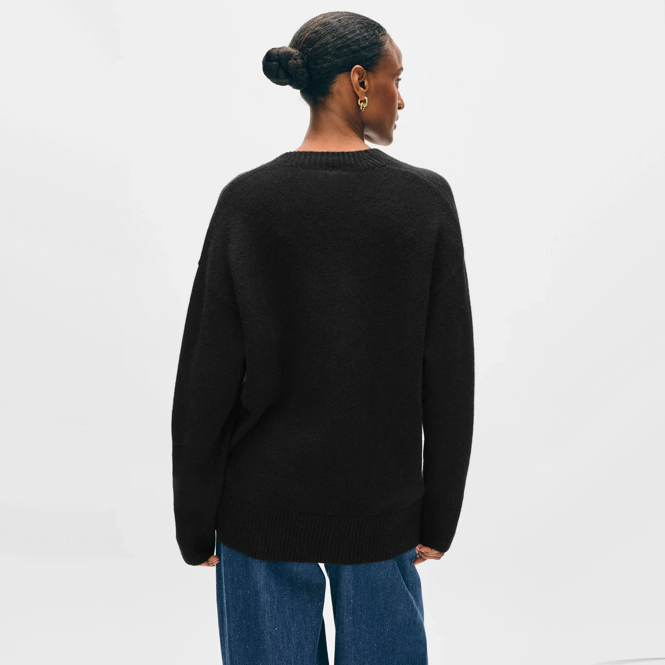 White + Warren Luxe Pocket Cashmere Sweater in "Black", Size Medium