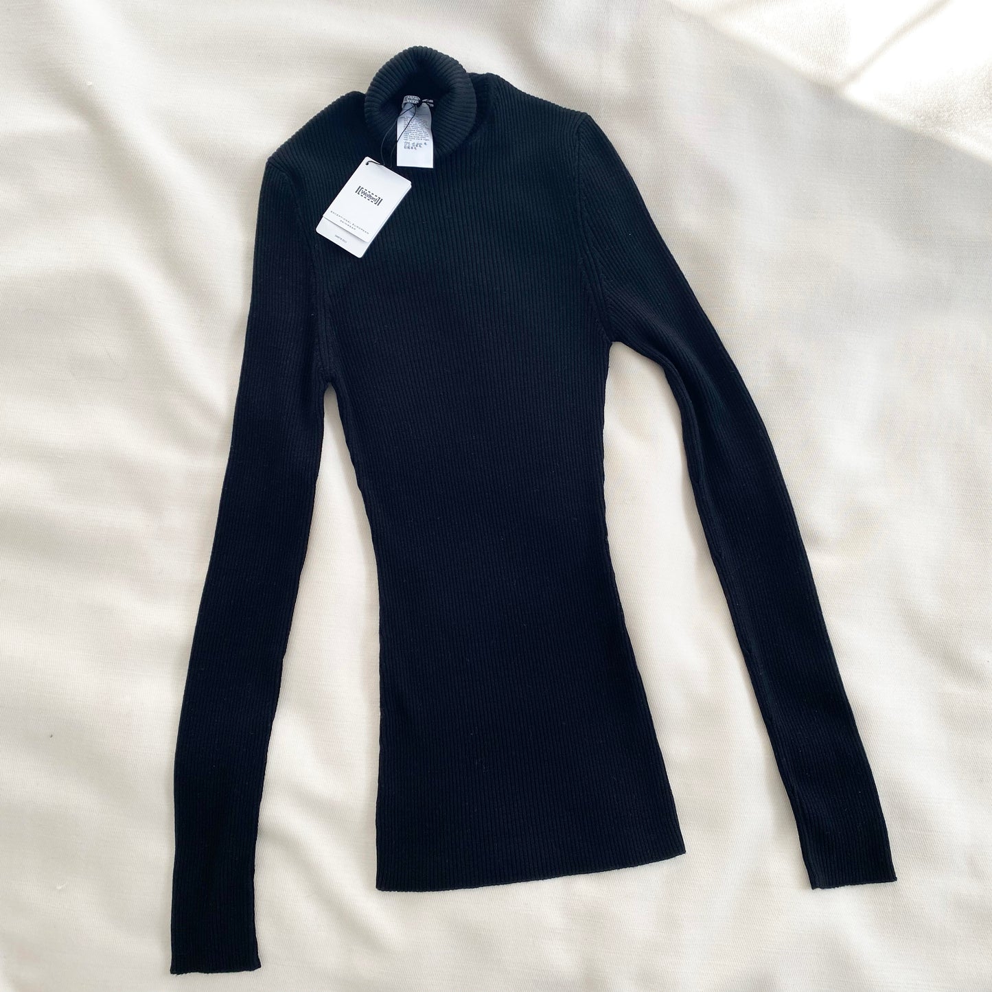 WOLFORD Ribbed Long Sleeve Turtleneck in Black, size Small