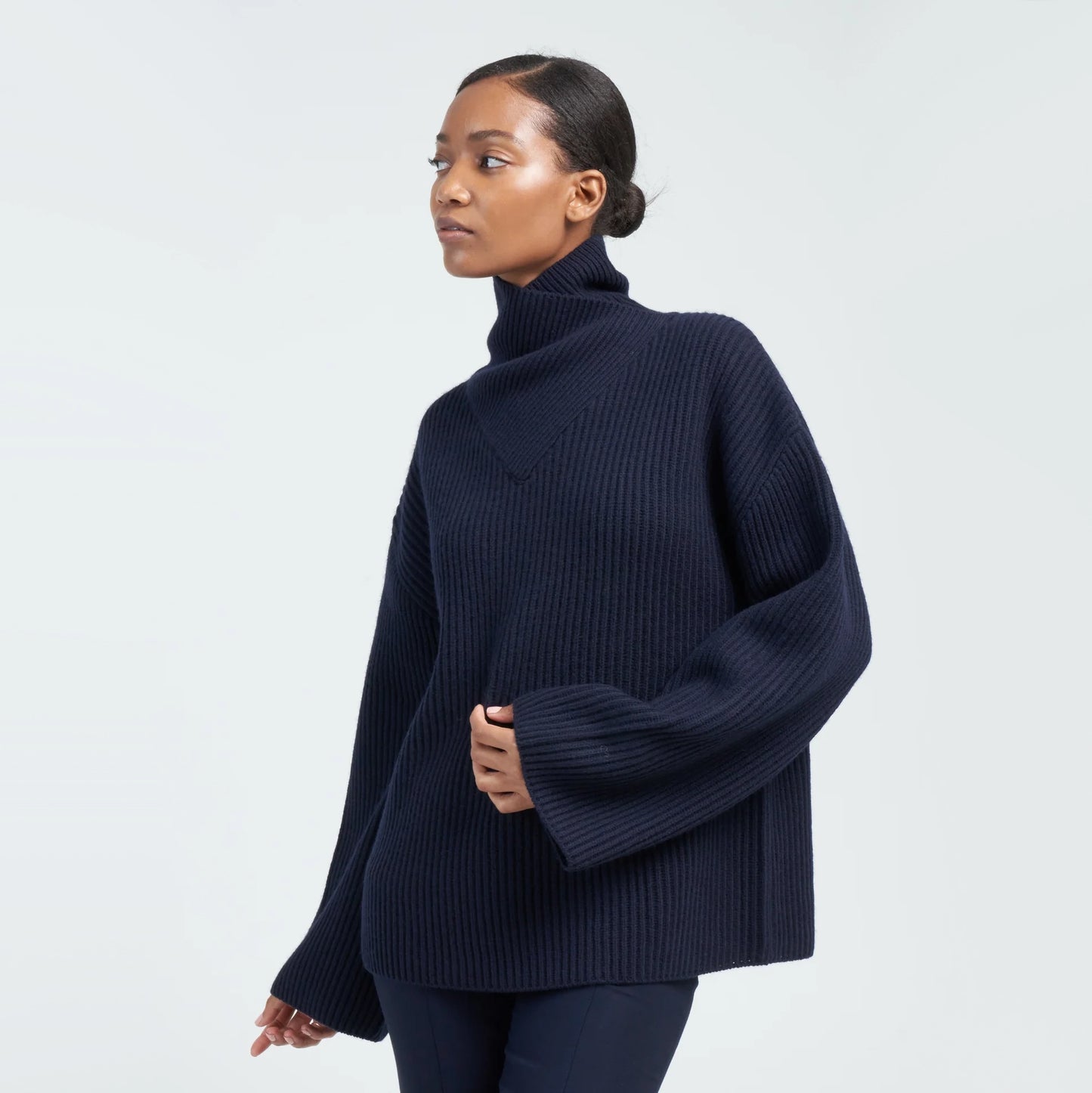 Toteme Wrapped Neck Ribbed Wool Sweater in Navy, size Medium