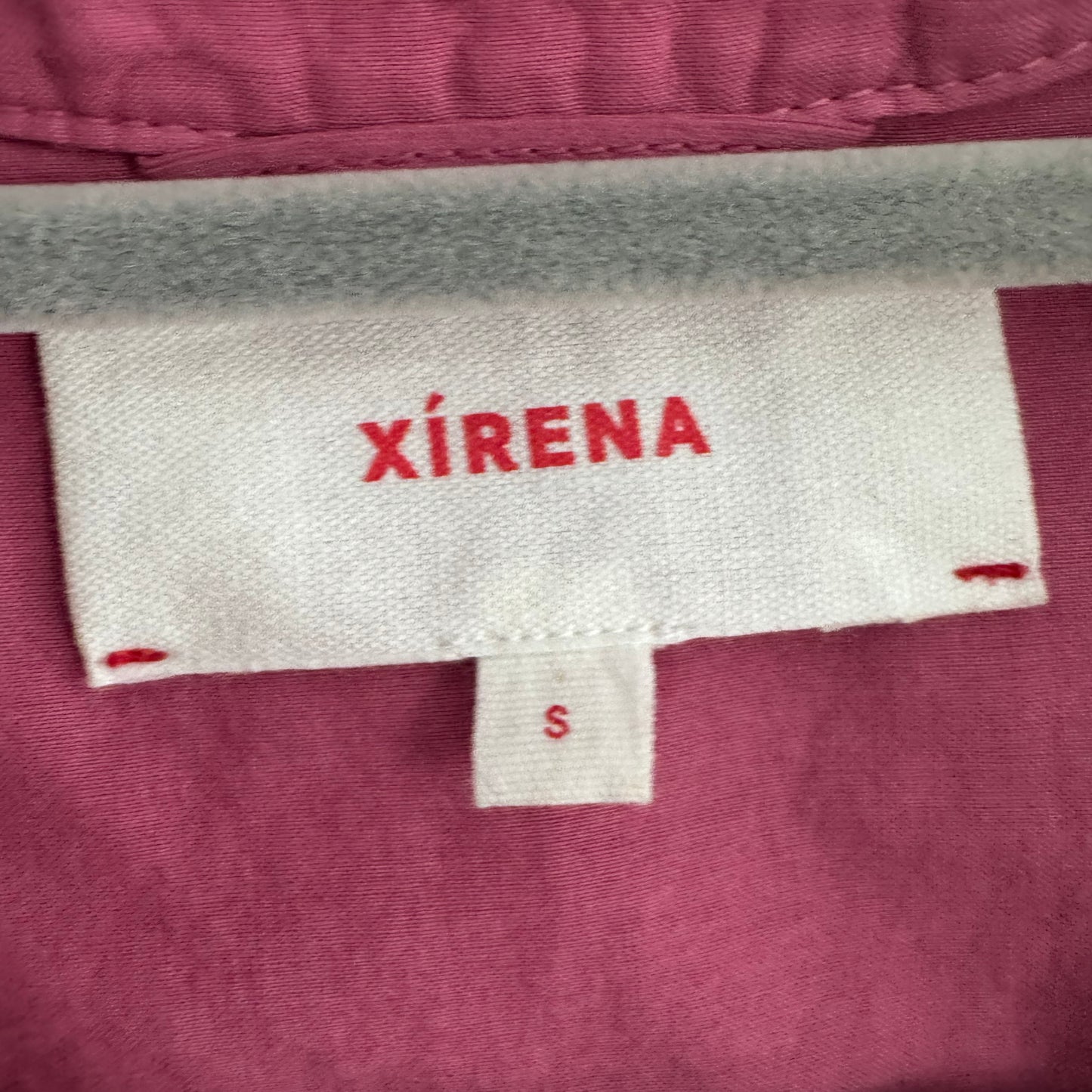 Xirena "Beau" Shirt in Dark Pink, size Small