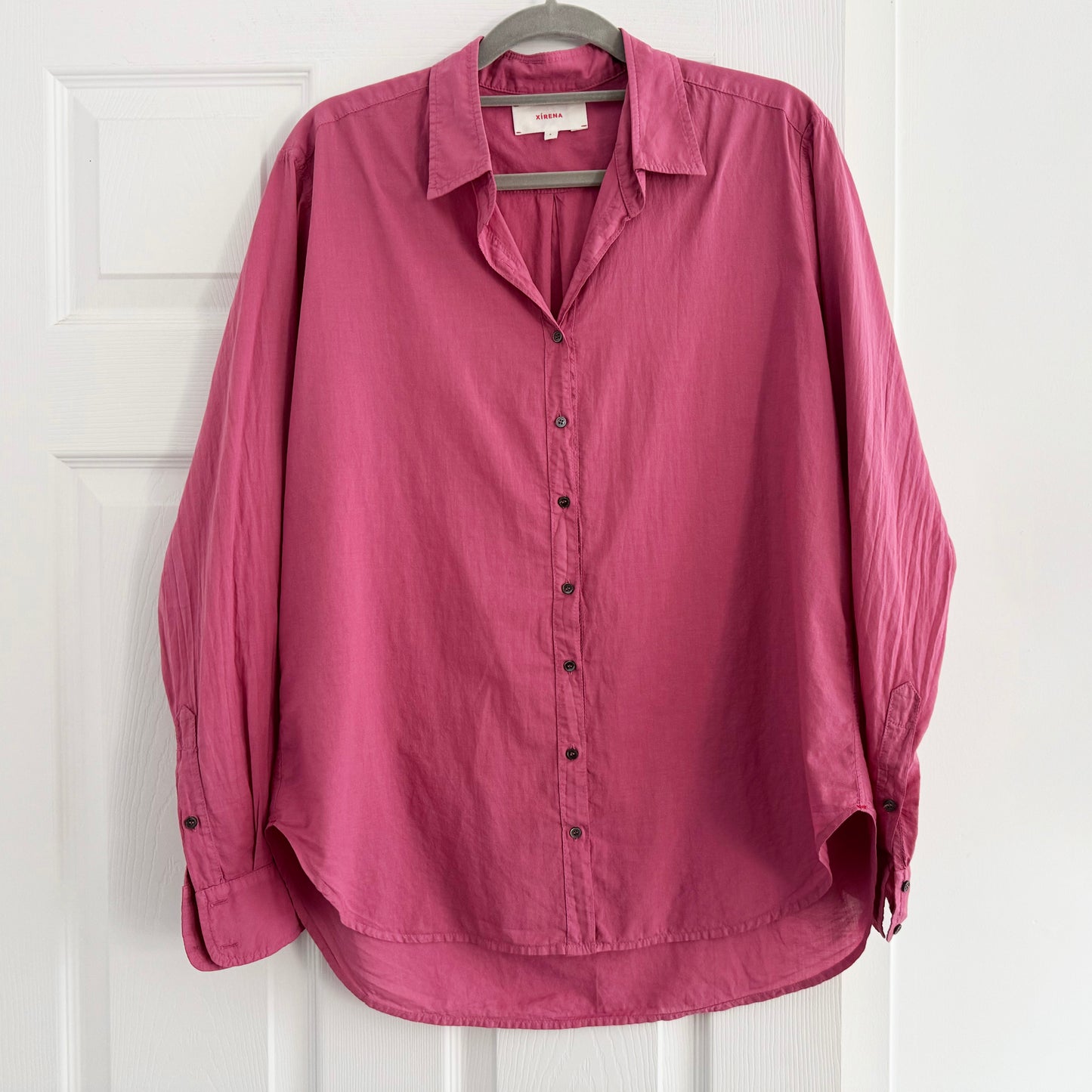 Xirena "Beau" Shirt in Dark Pink, size Small