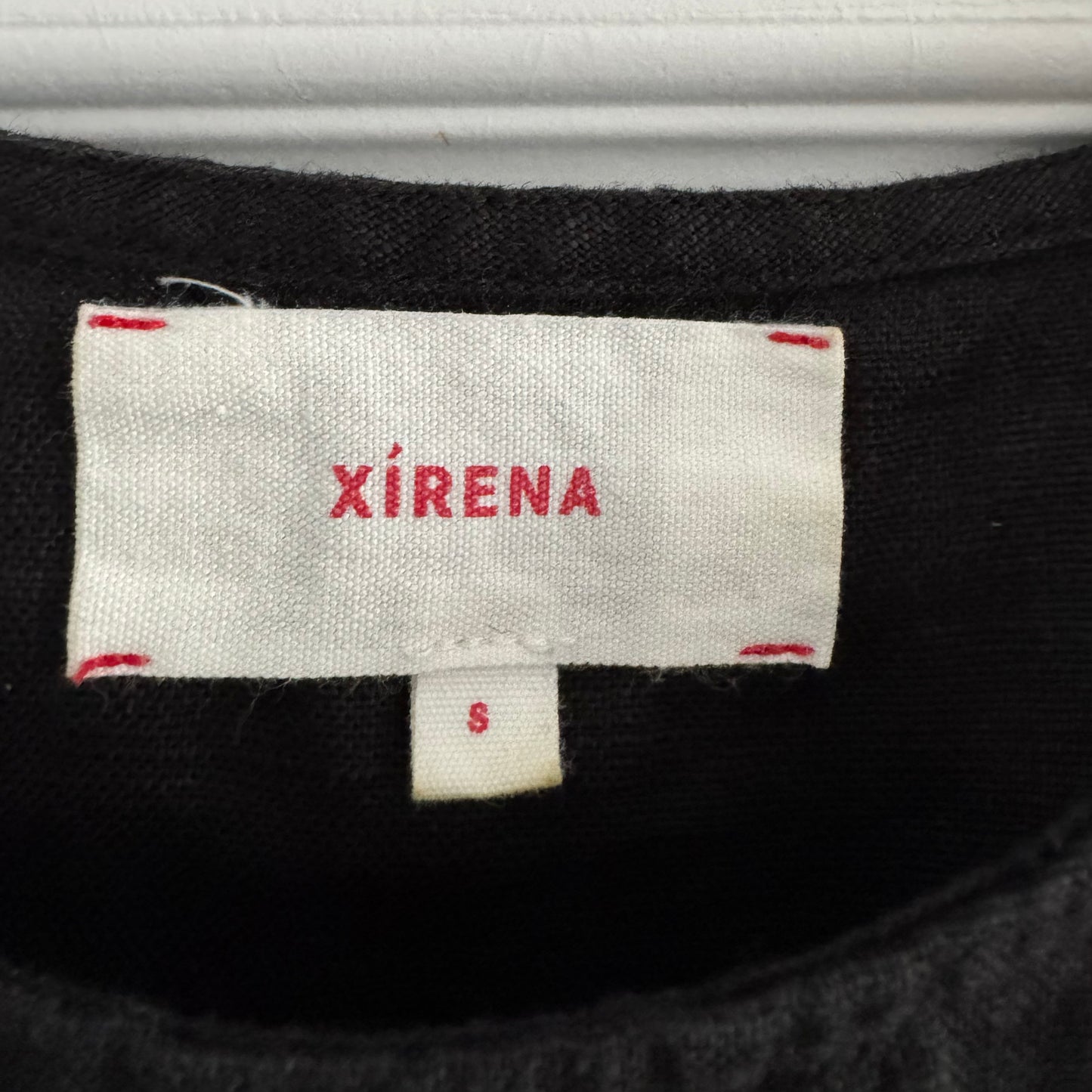 Xirena "Tallie" Cropped Linen Top in Black, size Small