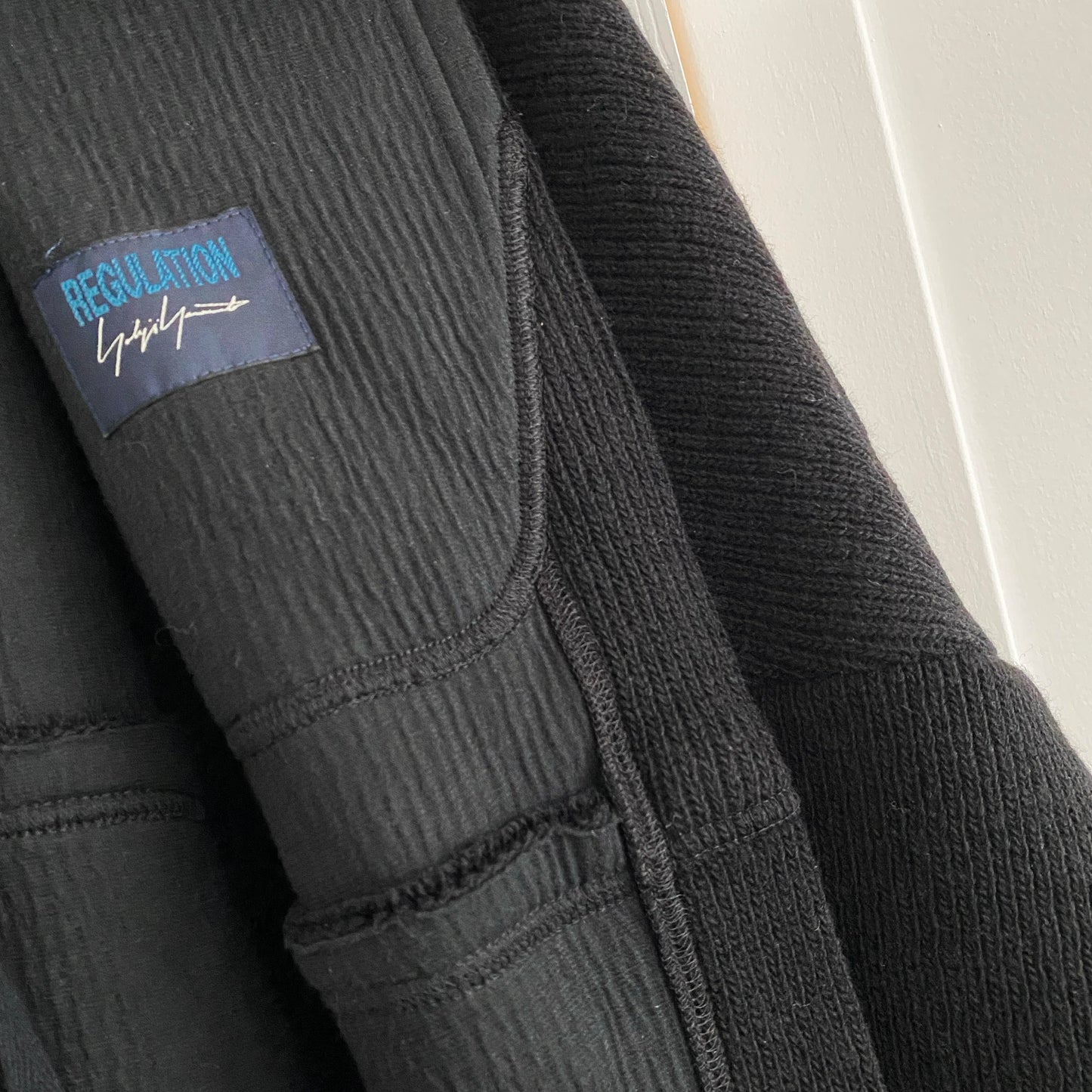 Yohji Yamamoto Manteau cardigan en tricot drapé noir, taille « 2 »